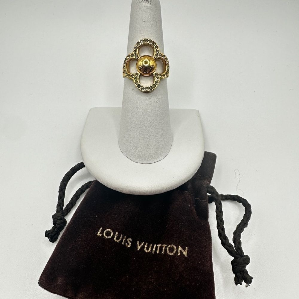 Authentic Louis Vuitton Berg Flower Power Ring with dust bag!